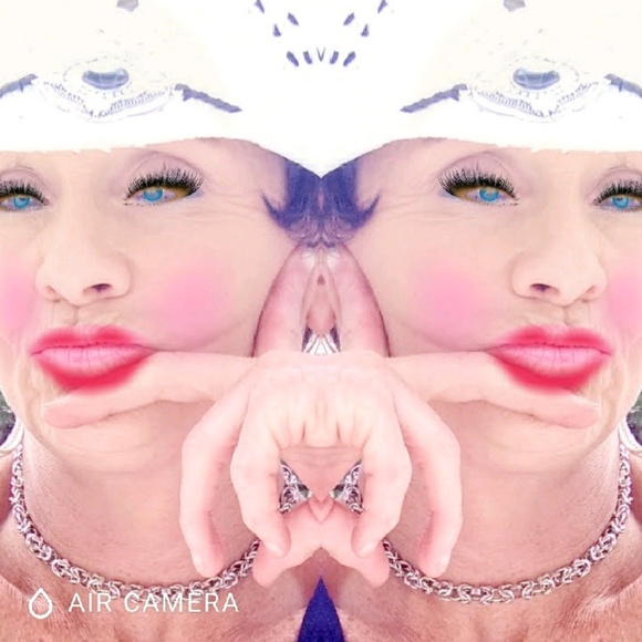 Meet your Posher, Sabrina - Picture 1 of 1